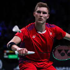 Victor Axelsen playing with 100 ZZ Badminton Racket - Badminton Warehouse