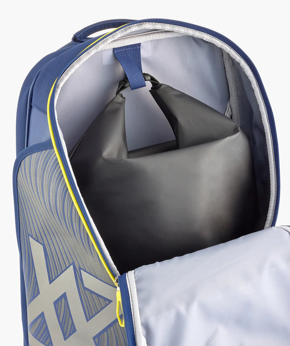 Interior pouch storage in Yonex BA02612V backpack